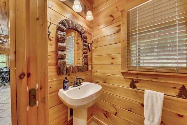 499 Raven Ridge Circle, Mineral Bluff, GA 30559