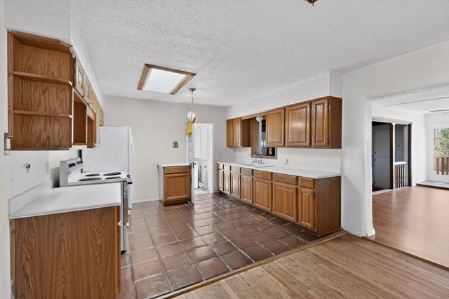 2303 Rio Grande Boulevard NW, Albuquerque, NM 87104