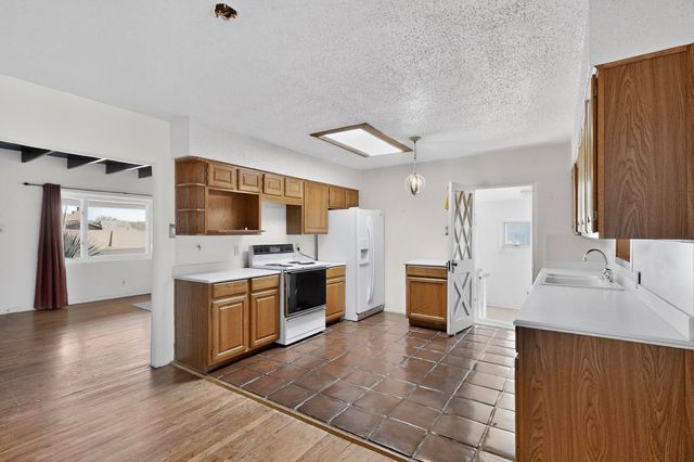 2303 Rio Grande Boulevard NW, Albuquerque, NM 87104