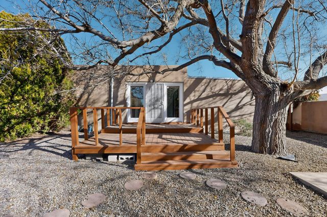 2303 Rio Grande Boulevard NW, Albuquerque, NM 87104