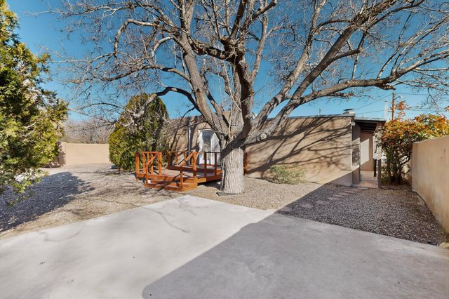 2303 Rio Grande Boulevard NW, Albuquerque, NM 87104