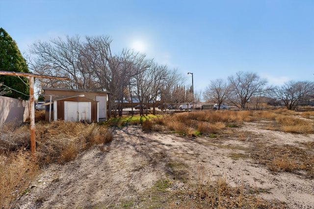 2303 Rio Grande Boulevard NW, Albuquerque, NM 87104