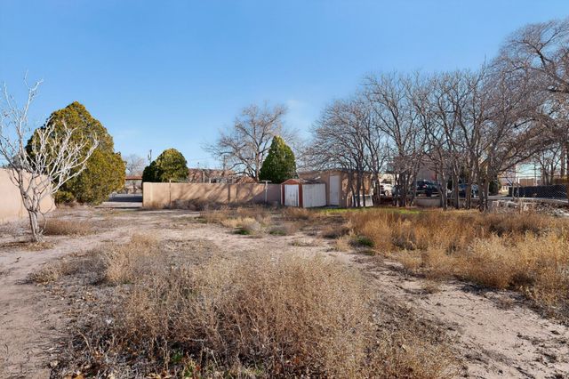 2303 Rio Grande Boulevard NW, Albuquerque, NM 87104