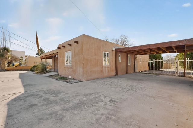 2303 Rio Grande Boulevard NW, Albuquerque, NM 87104