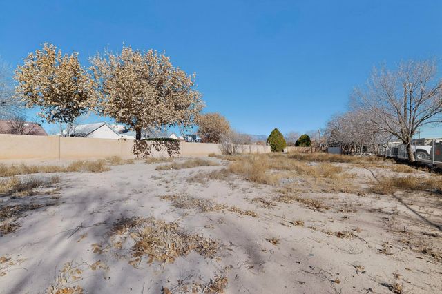 2303 Rio Grande Boulevard NW, Albuquerque, NM 87104