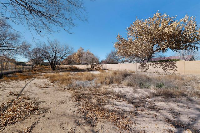 2303 Rio Grande Boulevard NW, Albuquerque, NM 87104