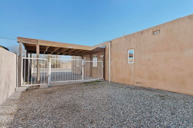 2303 Rio Grande Boulevard NW, Albuquerque, NM 87104