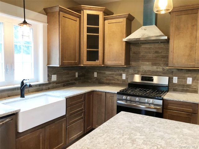 11 Sunset Lane, New Hampton, NY 10958