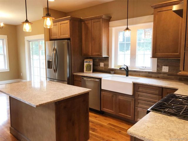 11 Sunset Lane, New Hampton, NY 10958