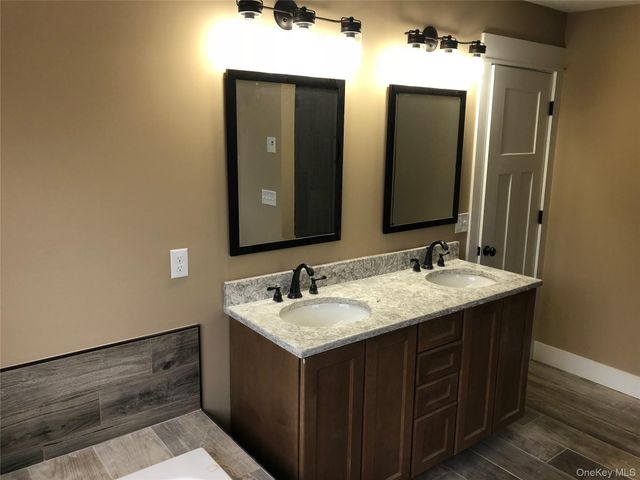 11 Sunset Lane, New Hampton, NY 10958