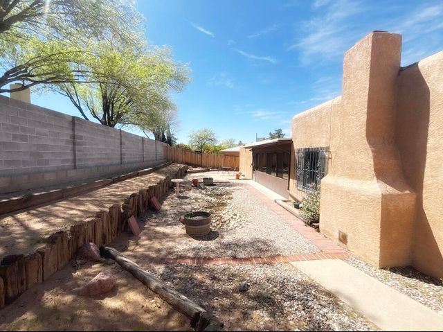 8200 Loma Del Norte Road NE, Albuquerque, NM 87109