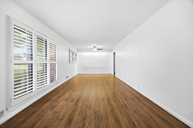110 W Crockett Street, Wolfe City, TX 75496