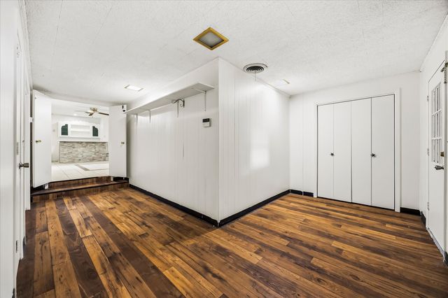 110 W Crockett Street, Wolfe City, TX 75496