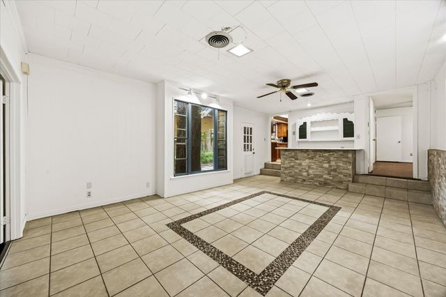 110 W Crockett Street, Wolfe City, TX 75496