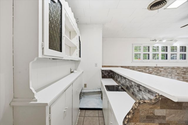 110 W Crockett Street, Wolfe City, TX 75496