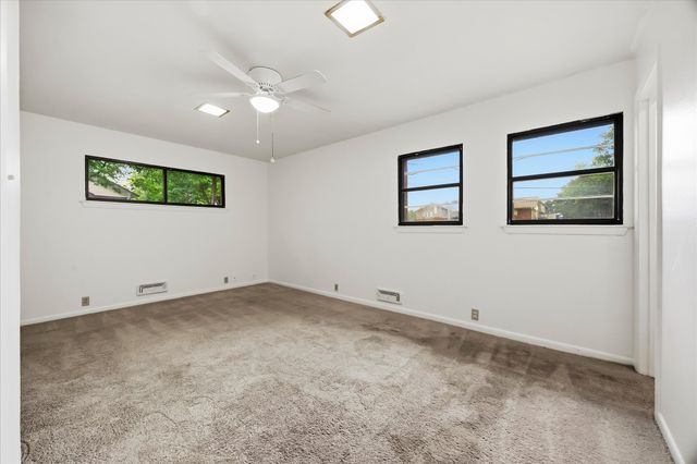 110 W Crockett Street, Wolfe City, TX 75496