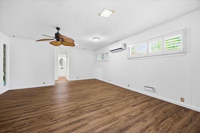 110 W Crockett Street, Wolfe City, TX 75496