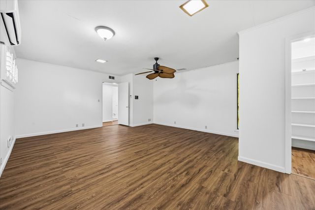 110 W Crockett Street, Wolfe City, TX 75496