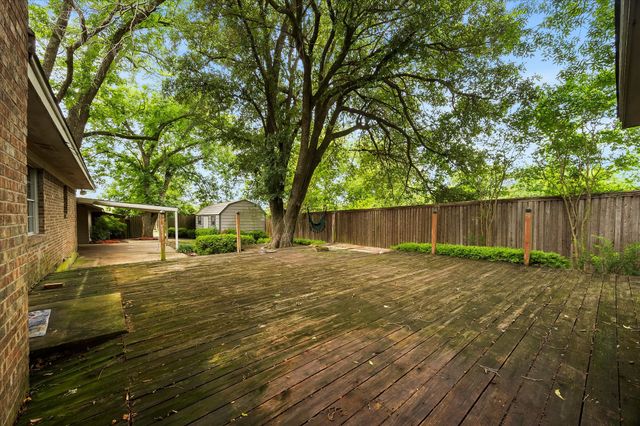 110 W Crockett Street, Wolfe City, TX 75496