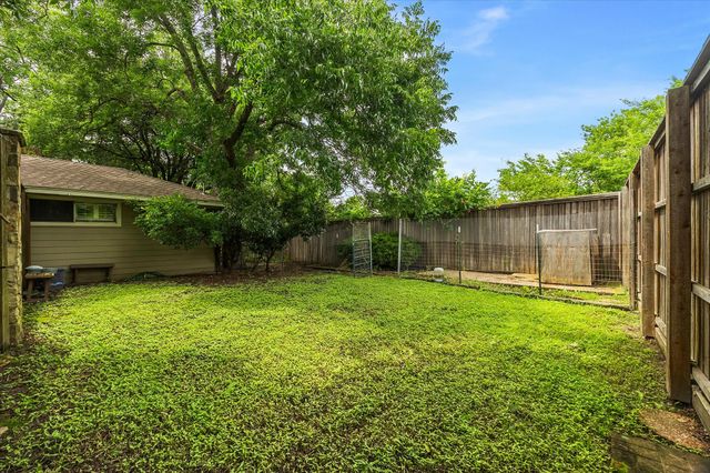 110 W Crockett Street, Wolfe City, TX 75496