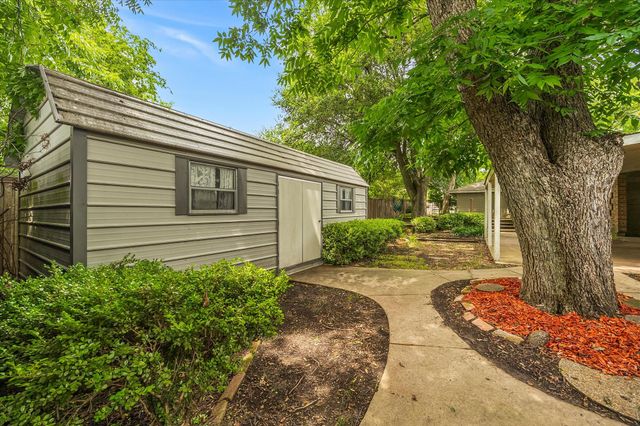 110 W Crockett Street, Wolfe City, TX 75496
