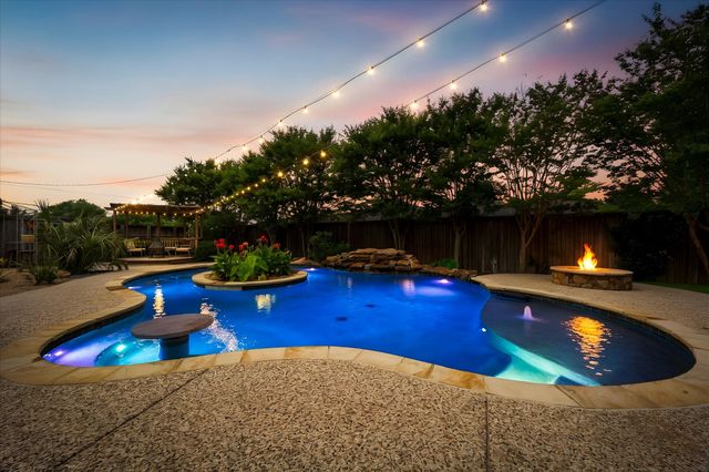 110 W Crockett Street, Wolfe City, TX 75496