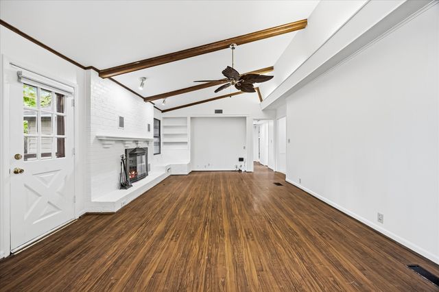 110 W Crockett Street, Wolfe City, TX 75496