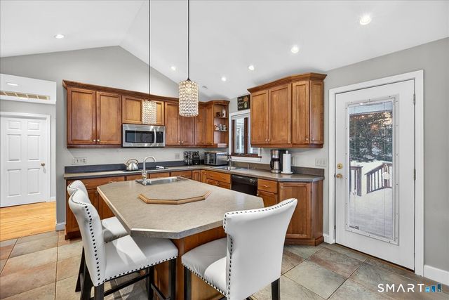 30 Highwood Avenue, Hamden, CT 06514