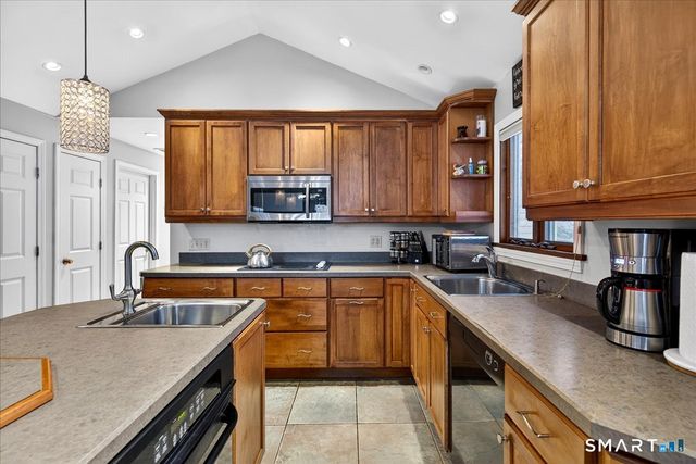 30 Highwood Avenue, Hamden, CT 06514