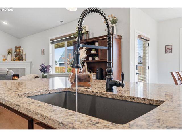 2944 Ne DRIFT Ct, Albany, OR 97321