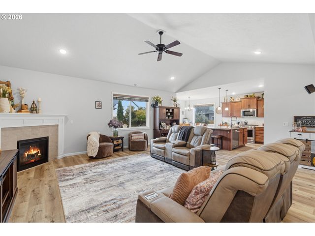 2944 Ne DRIFT Ct, Albany, OR 97321