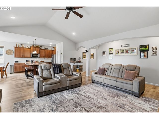 2944 Ne DRIFT Ct, Albany, OR 97321