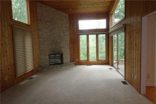 15 Valewood Run, Penfield, NY 14526