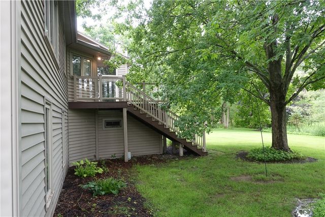 15 Valewood Run, Penfield, NY 14526