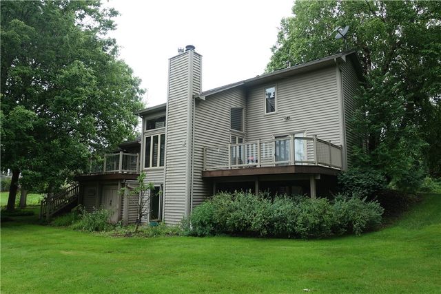 15 Valewood Run, Penfield, NY 14526