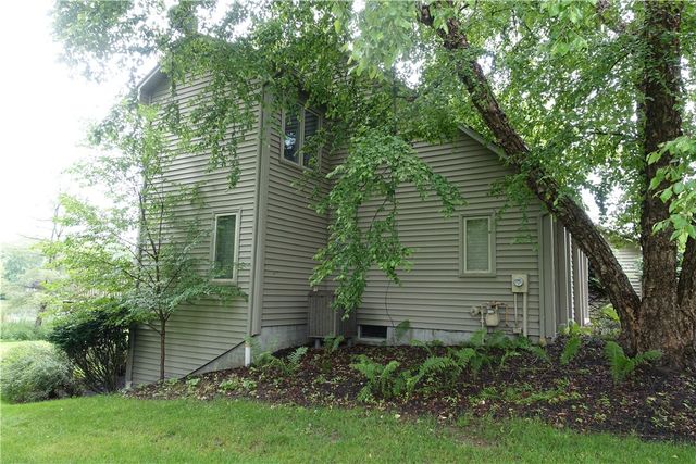 15 Valewood Run, Penfield, NY 14526