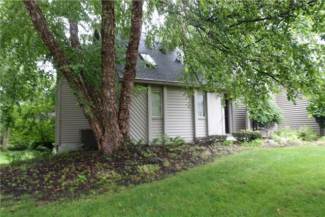 15 Valewood Run, Penfield, NY 14526