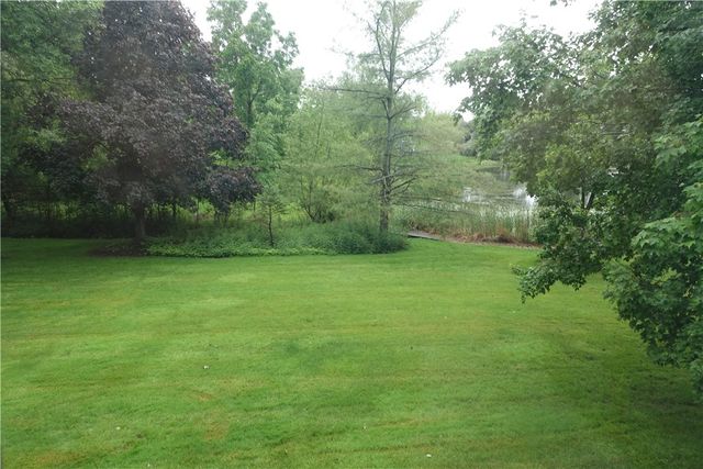 15 Valewood Run, Penfield, NY 14526