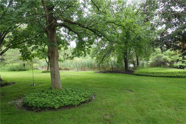 15 Valewood Run, Penfield, NY 14526
