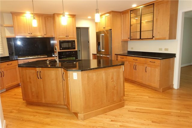 15 Valewood Run, Penfield, NY 14526