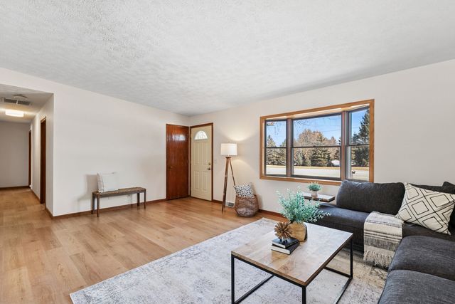 33430 N Hunt Club Road, Libertyville, IL 60048