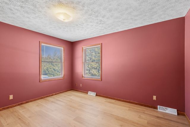 33430 N Hunt Club Road, Libertyville, IL 60048