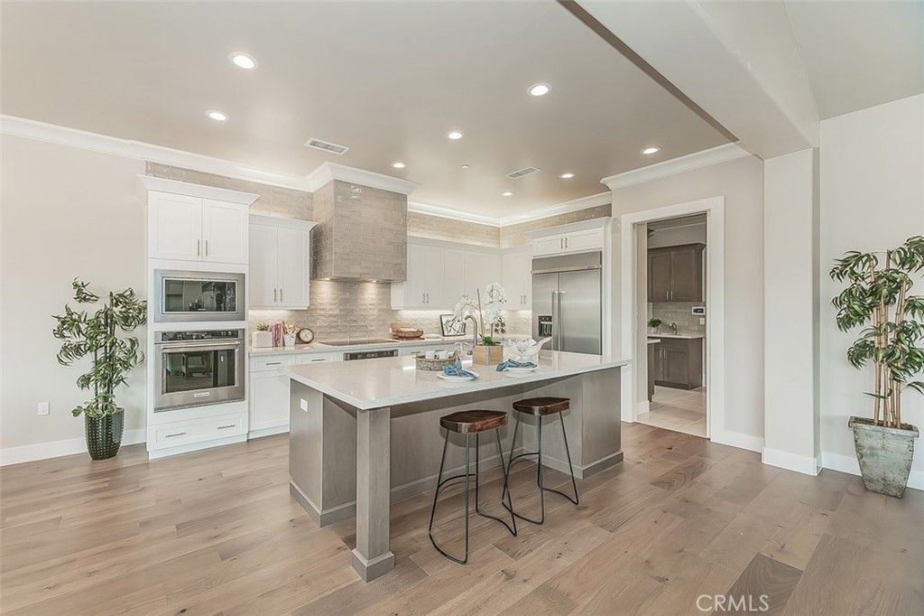 Image 11 of property listing at 11421 N Live Oak Drive, Fresno, CA 93730