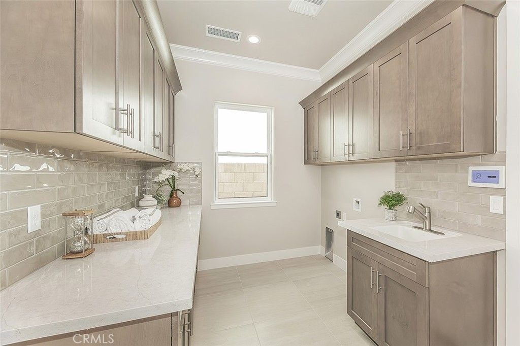 Image 22 of property listing at 11421 N Live Oak Drive, Fresno, CA 93730