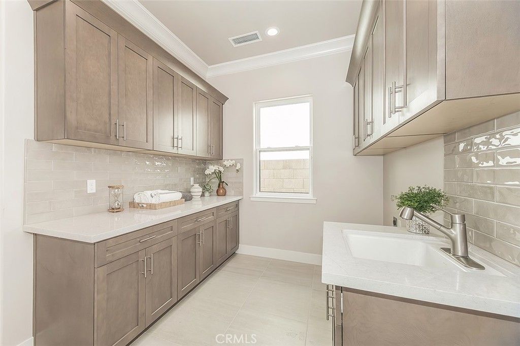 Image 23 of property listing at 11421 N Live Oak Drive, Fresno, CA 93730