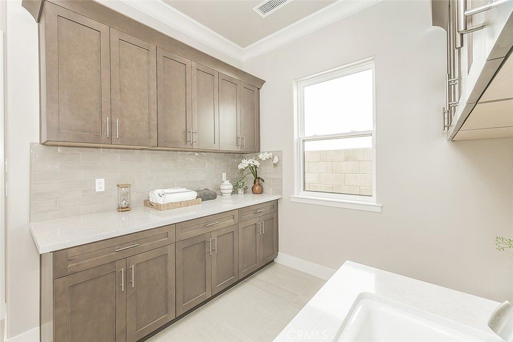 Image 24 of property listing at 11421 N Live Oak Drive, Fresno, CA 93730