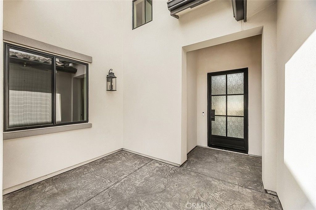 Image 3 of property listing at 11421 N Live Oak Drive, Fresno, CA 93730