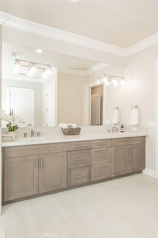 Image 31 of property listing at 11421 N Live Oak Drive, Fresno, CA 93730