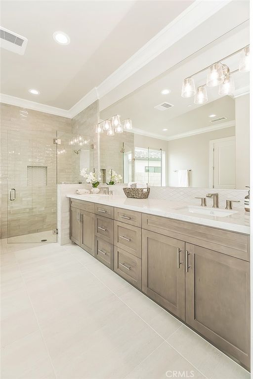 Image 32 of property listing at 11421 N Live Oak Drive, Fresno, CA 93730