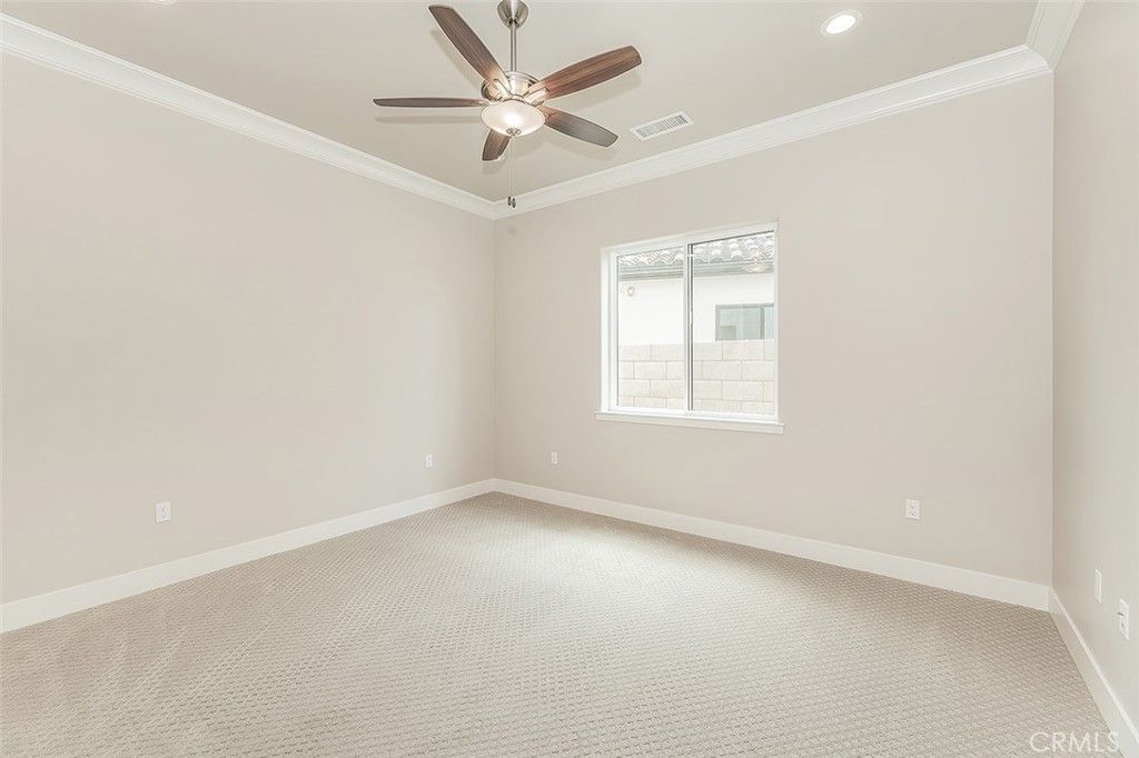 Image 36 of property listing at 11421 N Live Oak Drive, Fresno, CA 93730